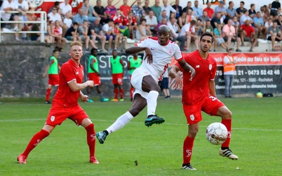 阿贾克斯：欧冠赛场的荣耀与挣扎交响曲